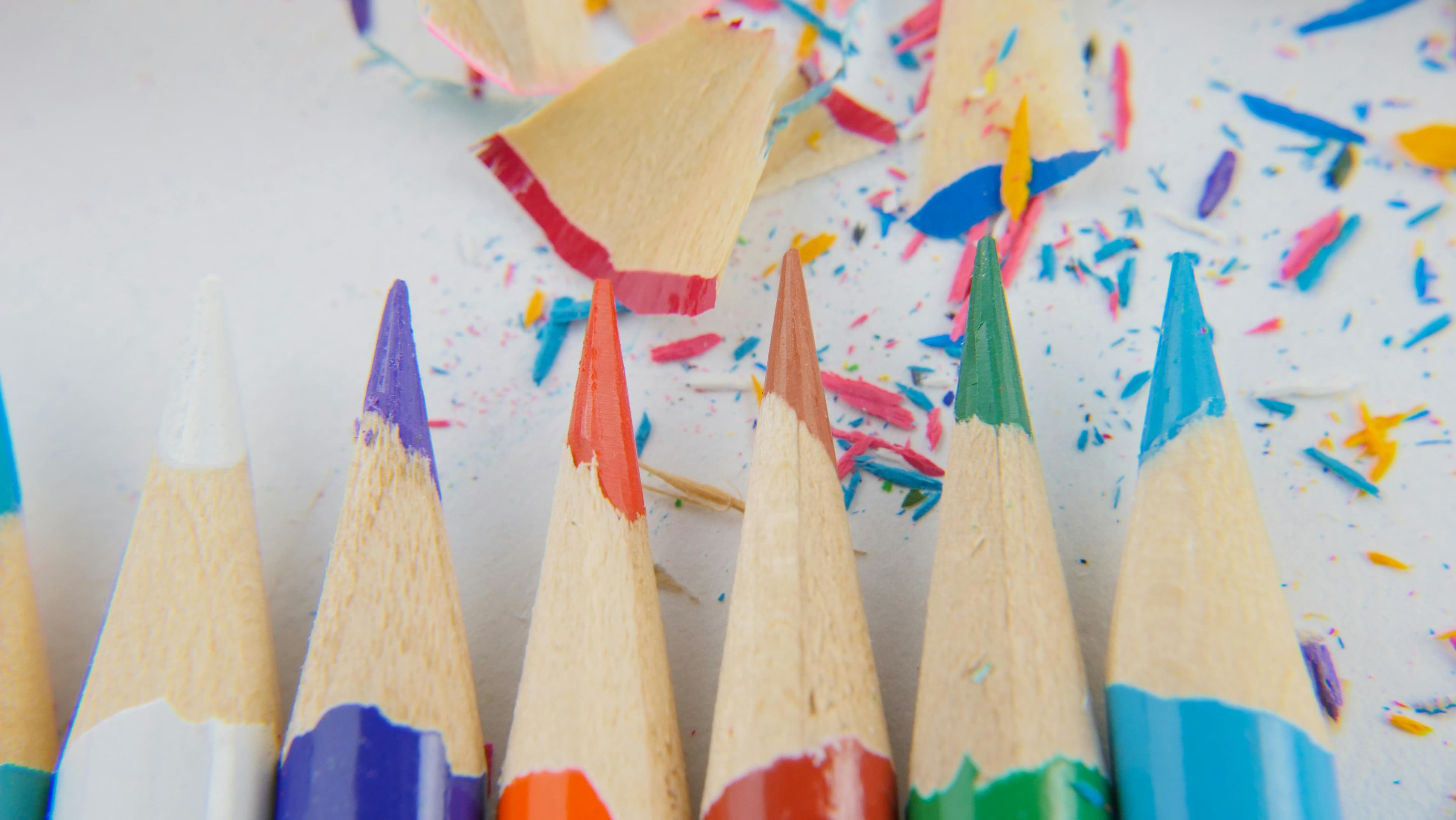 Discover how colouring can benefit child development at every age. 🎨🎨🧮🎨🧮📚